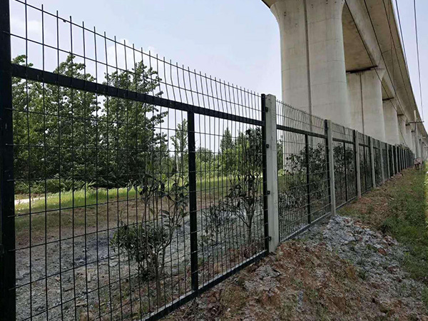 鐵路防護(hù)柵欄圖片4 鐵路防護(hù)柵欄圖片4