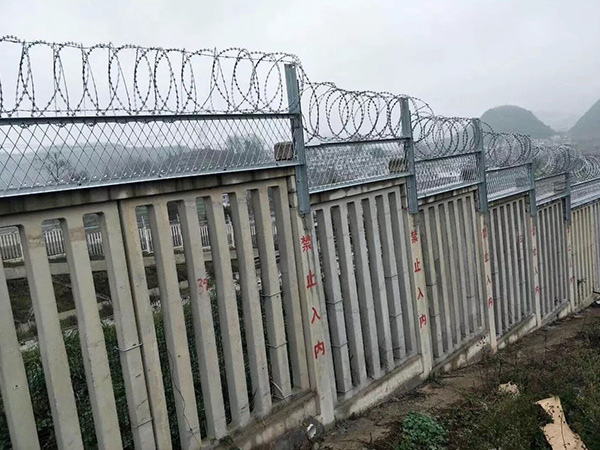 刺絲滾籠案例展示圖片2 刺絲滾籠案例展示圖片2